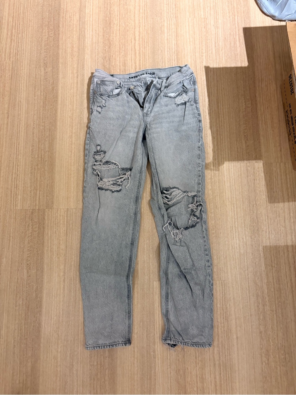 American Eagle Light Gray Jeans - Size 6